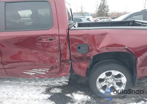 2021 Ram 1500 Big Horn 4X4 5'7 Box z USA, uszkodzony, nr VIN 1C6SRFFT9MN827708